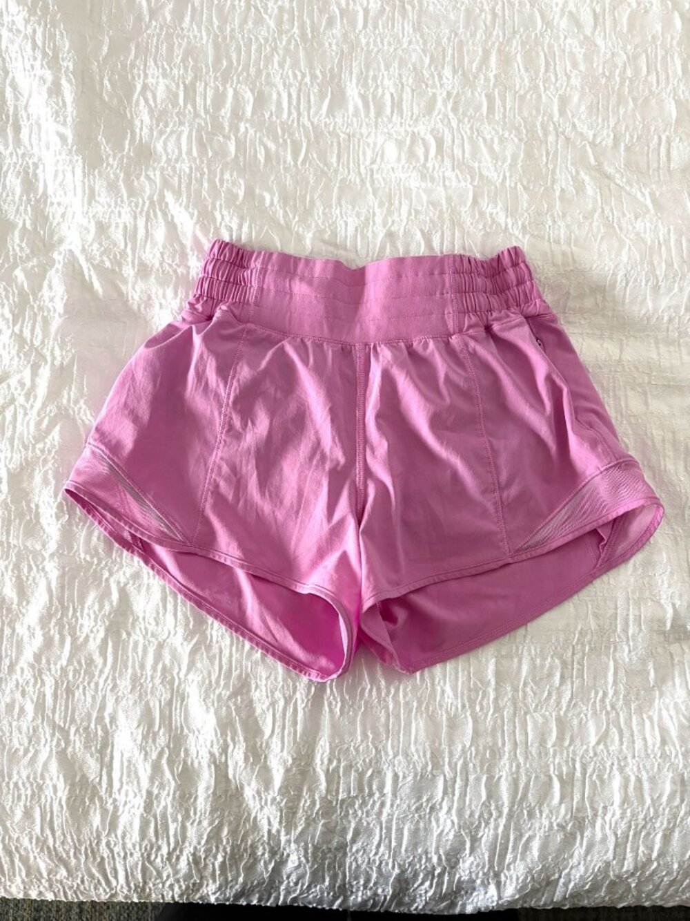 EXCELLENT Lululemon Hotty Hot High-Rise Lined Shorts 2.5" Velvet Pink Running 2 - Picture 2 of 8